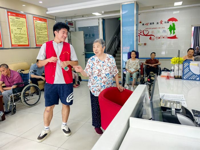 筆墨繪溫情，青春暖夕陽——淮北師范大學“微光暖基層 青春辦實事”三下鄉社會實踐團隊三下鄉活動紀實