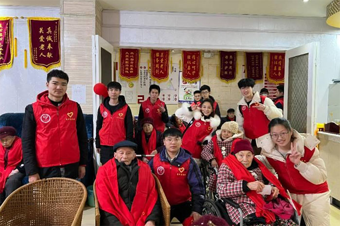 “時光荏苒歲月留聲，傳承初心故事傳情”——通信與信息工程學院“當幸福來敲門”關愛社區