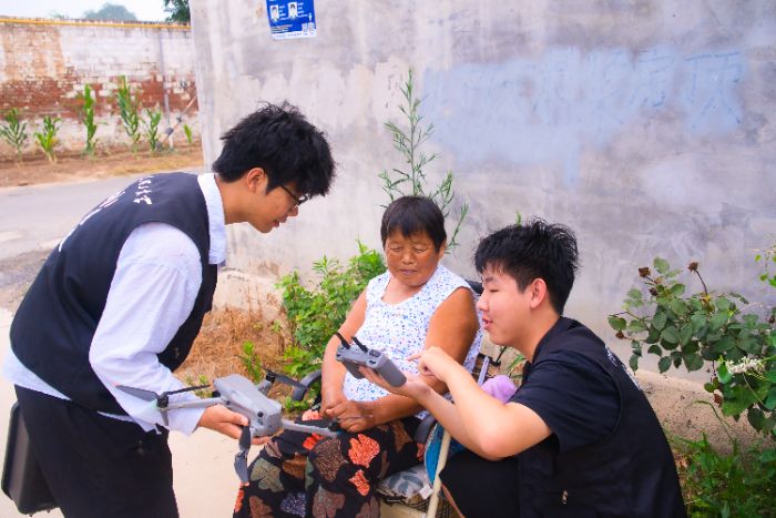 創飛科技實踐團采集并匯總莘縣盛屯村道路航拍數據