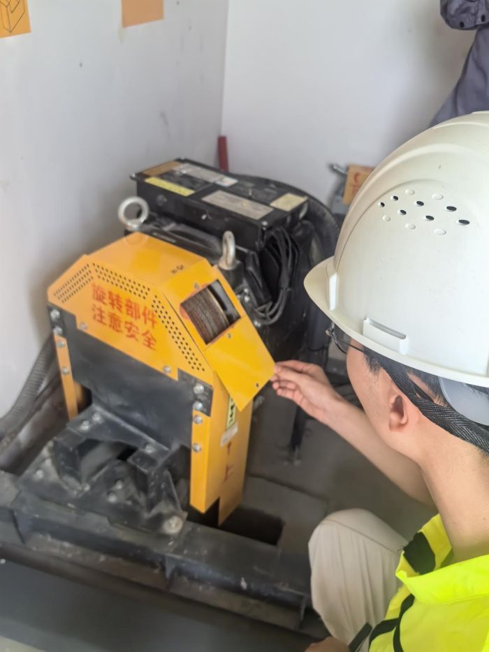 山東大學“電亮未來”配電工程實踐團電梯系統(tǒng)學習與電機房檢查