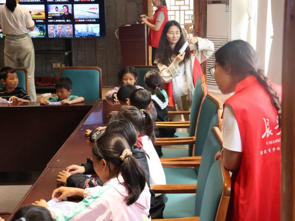 行走的思政課 | 長安大學赴貴州畢節(jié)“渭愛育夢赴黔川·攜手啊嘎助振興”暑期社會實踐隊——“勞”中悟美，“動”中長技