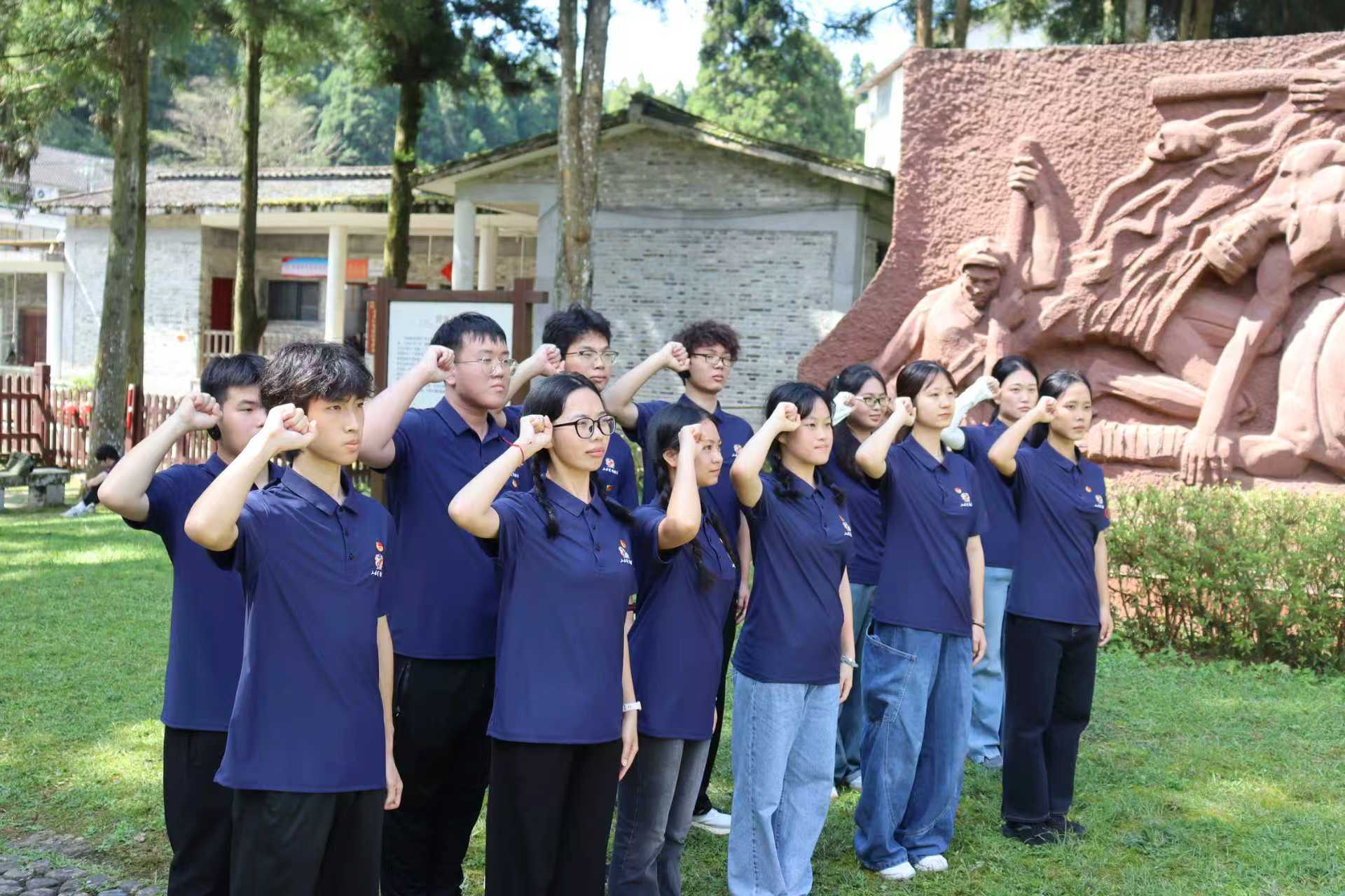 白袍誓言映初心，井岡醫(yī)魂永傳承