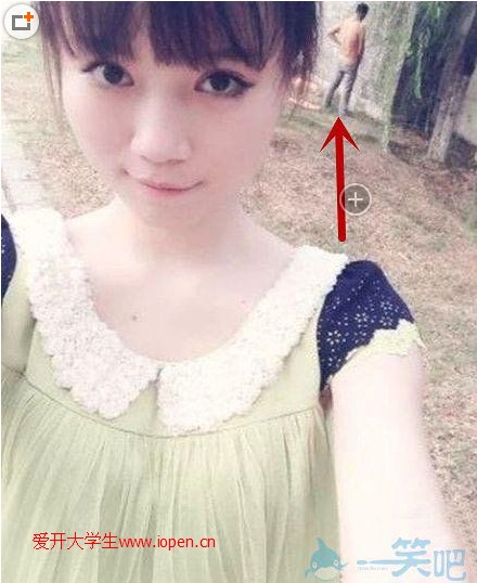 校園里妹子一張自拍照，亮點十足喲