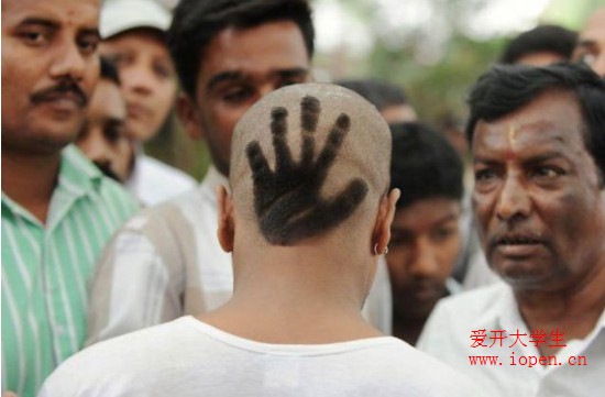 看來世間真的存在玄冥神掌呀！長姿勢了