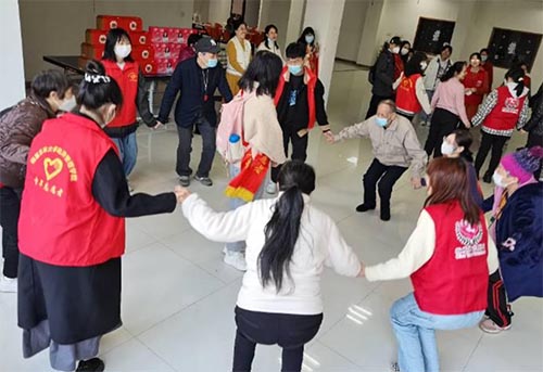 拗九敬老情，濃粥孝親意