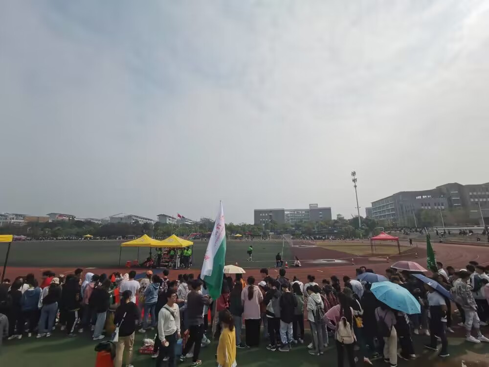 “綻放青春之花：暢享大學(xué)生活”