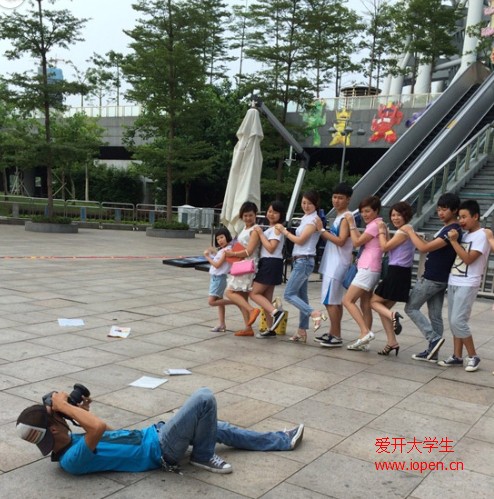 校園里的敬業拍攝，你是否被雷到呢？