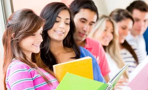 大學生談戀愛近半因虛空,兩成為滿足生理需要