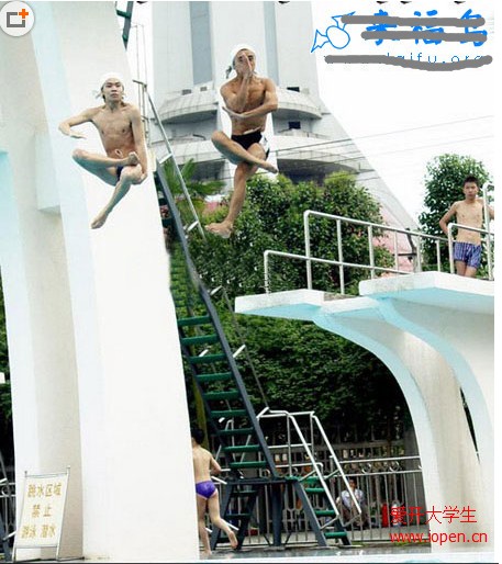 夏日期間大學校園里的奇葩跳水