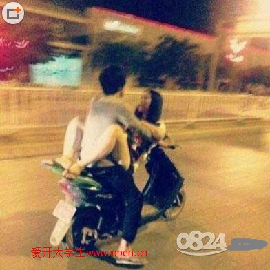 90后學生情侶如此搞曖昧