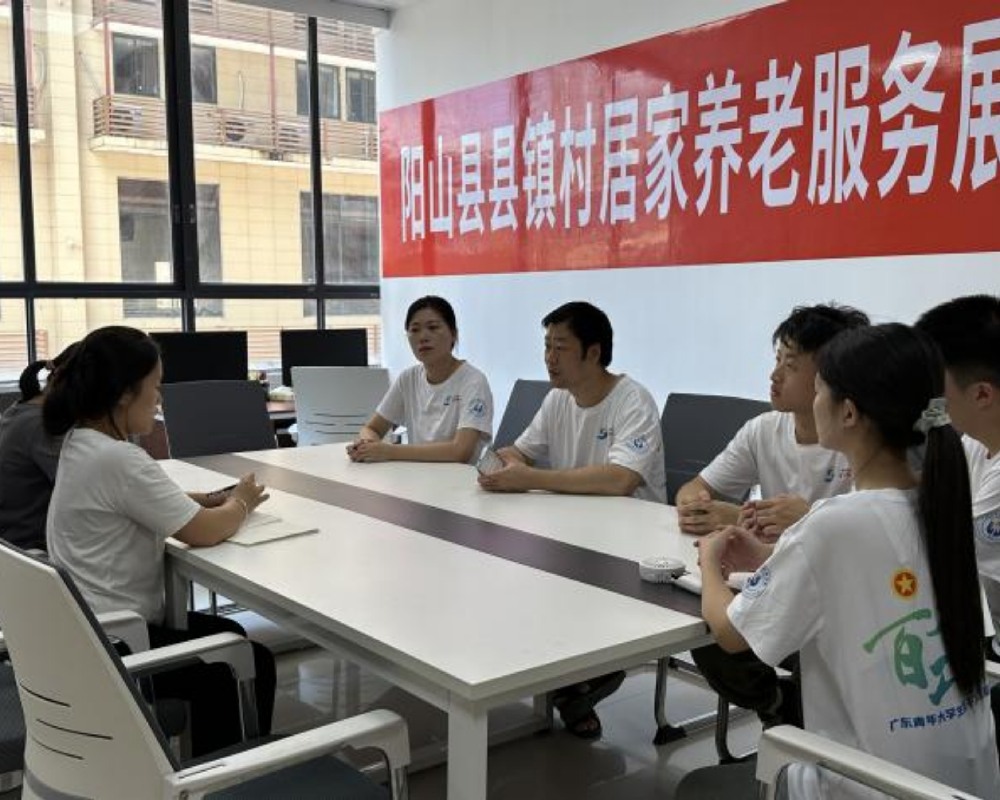 廣州衛生職業技術學院“博濟愛康”實踐團走進養老服務中心，用愛編織溫暖記憶