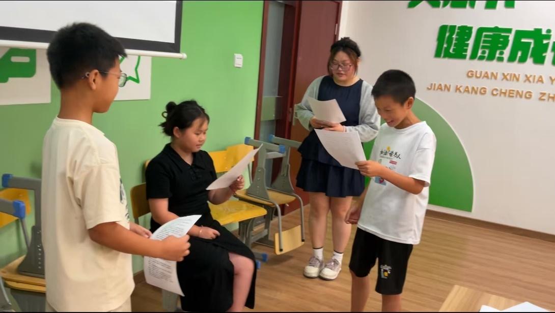 以愛為帆引航向遠，以心為壤育夢成光