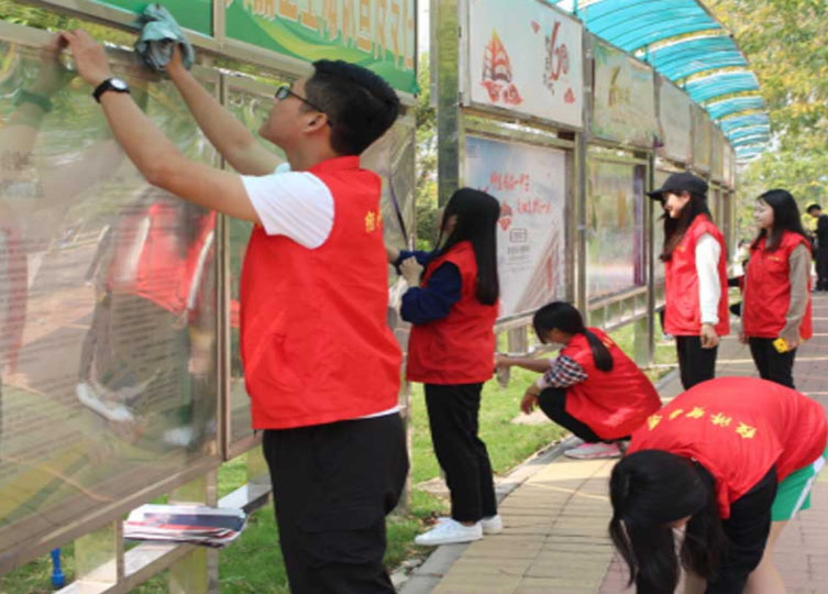 大學生投身社區宣傳，筑牢安全防線