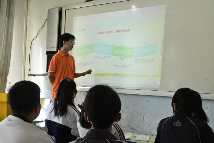 東鄉的暑假答卷：蘭理工材料學子為何奔赴“雙講臺”？