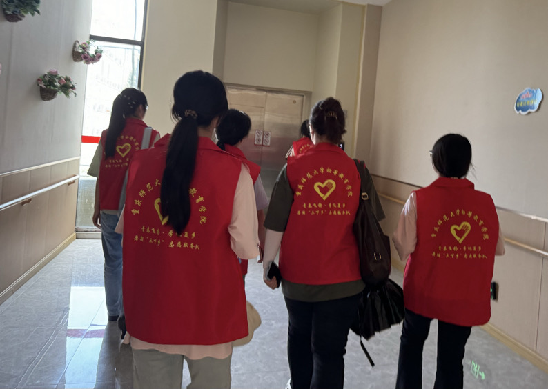 關(guān)注養(yǎng)老問題，播撒愛心火種