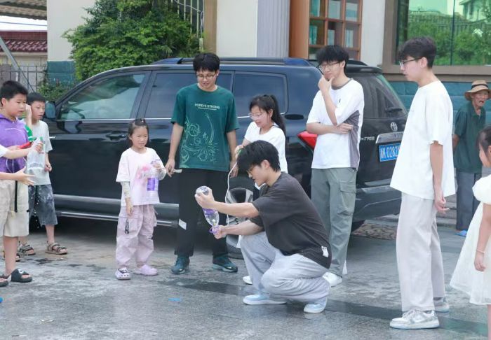 中國計量大學2025“微光致遠”實踐之科技節：科技流觴滋沃土，童心筑夢賦新村