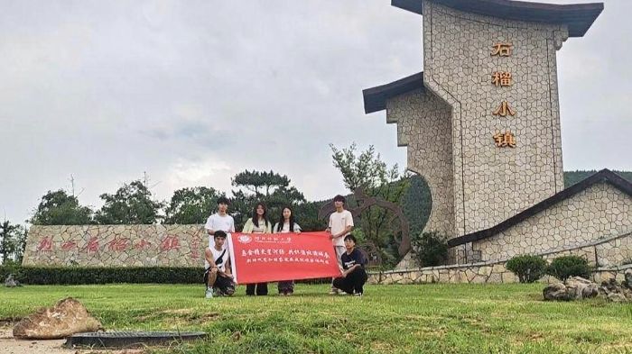 "石榴紅映青春路：淮師計科學子探尋淮北石榴文化新篇章"