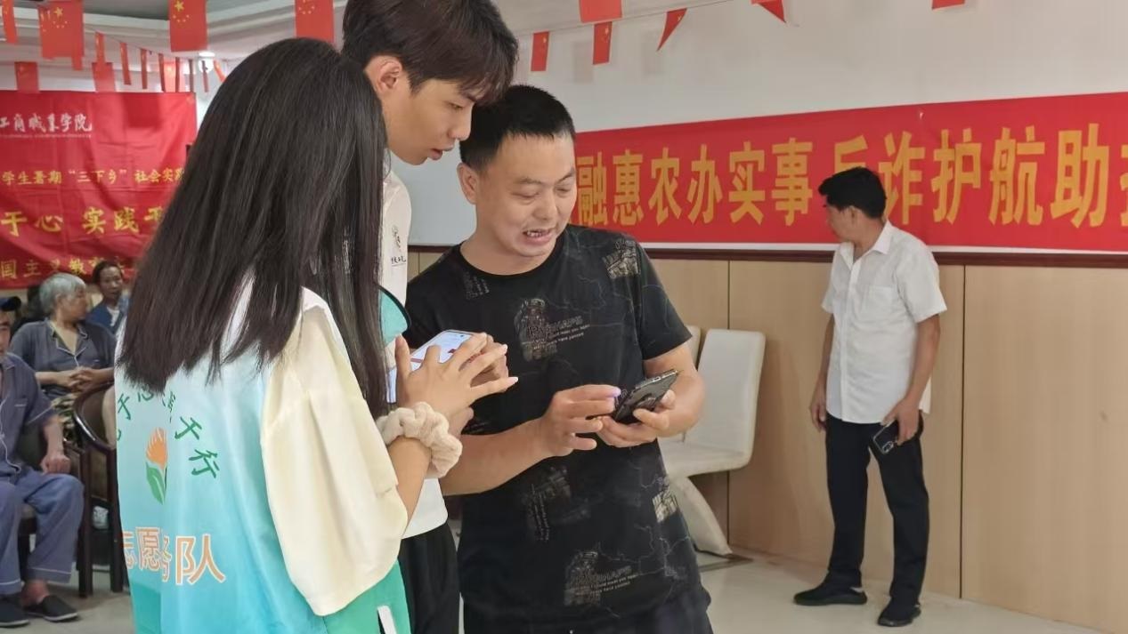 研學(xué)紅土憶初心，服務(wù)鄉(xiāng)土踐使命