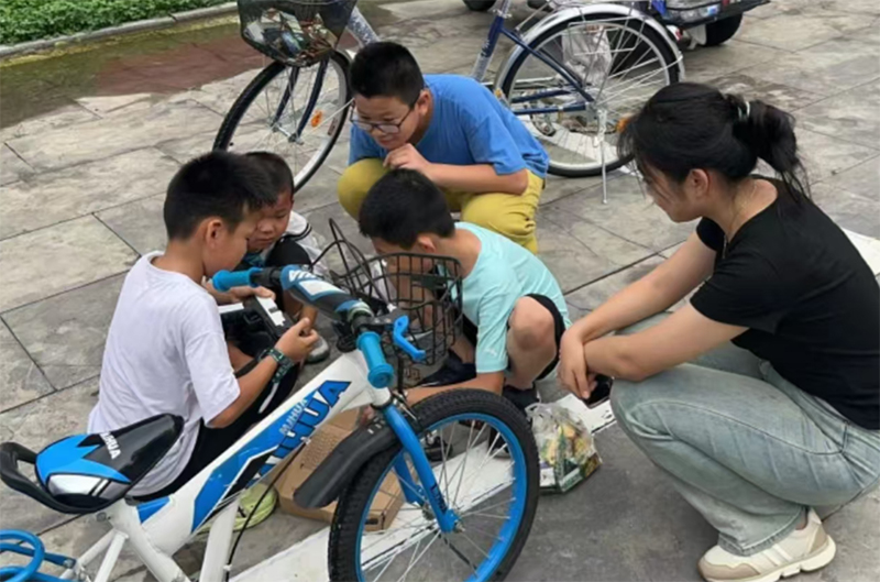 心理學院實踐隊深入社區(qū)，以團輔探索兒童合作潛能