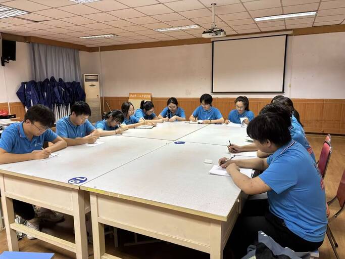 童心照夕陽，歲月共長天