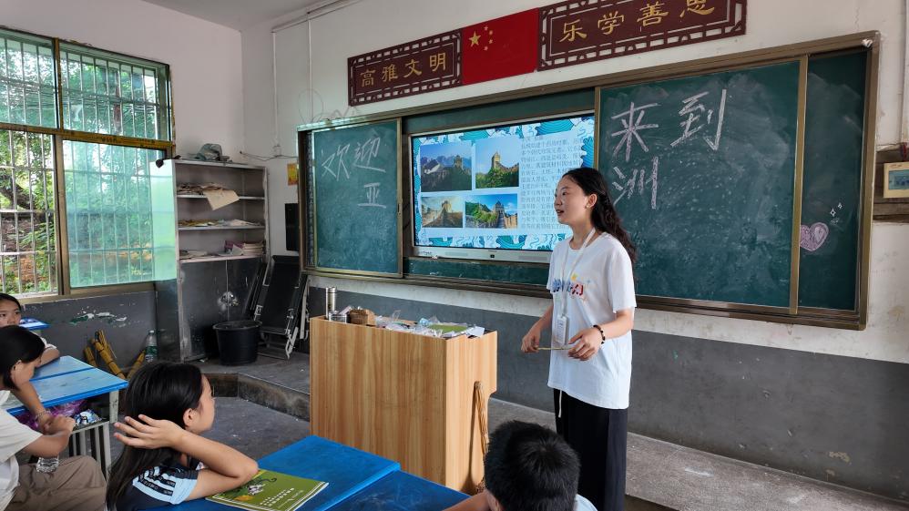 童心筑夢·“曦”望同行 　　——向陽花望曦隊于三角塘中心小學開展暑期支教活動