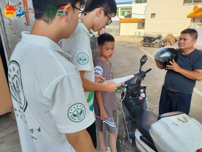 安全游泳防溺患，友愛互助拒暴力