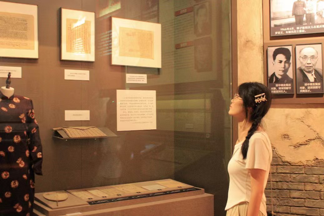 穿越時(shí)光隧道，感悟紅巖之魂