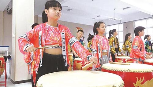 叢陽(yáng)小學(xué)開(kāi)展戲曲進(jìn)校園活動(dòng)