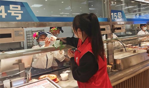 巢湖學(xué)院工商管理學(xué)院與草蜢協(xié)會(huì)開(kāi)展“手作傳情，小愛(ài)暖心”活動(dòng)