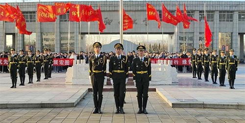 聊城大學法學院舉辦“生態優先繪新卷，綠色添彩展宏圖”升國旗儀式