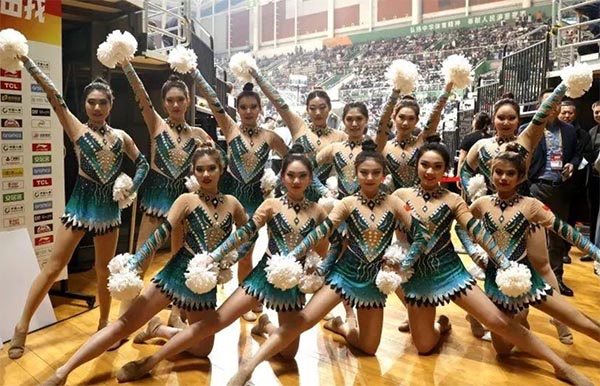 沈陽城市學院CS-Girl啦啦操隊為遼籃助威