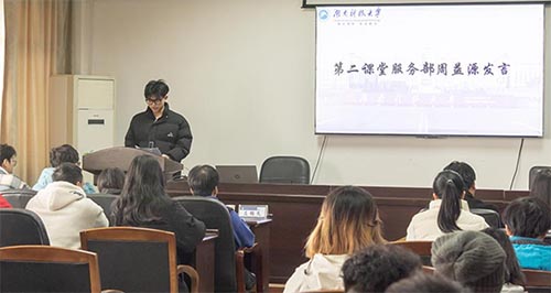 礪戈秣馬，踔厲奮發