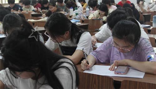 化學化工與材料科學學院韶華團校舉行結業儀式