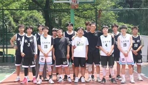 教育科學學院“送畢杯”籃球比賽順利舉辦