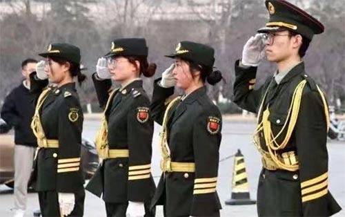 山東理工大學交通與車輛工程學院舉行升國旗儀式